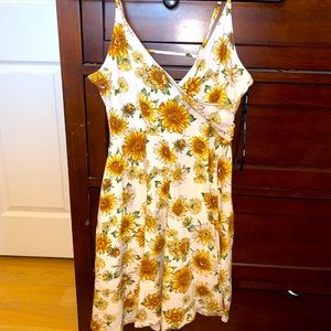 FOREVER 21 White Sunflower Dress
